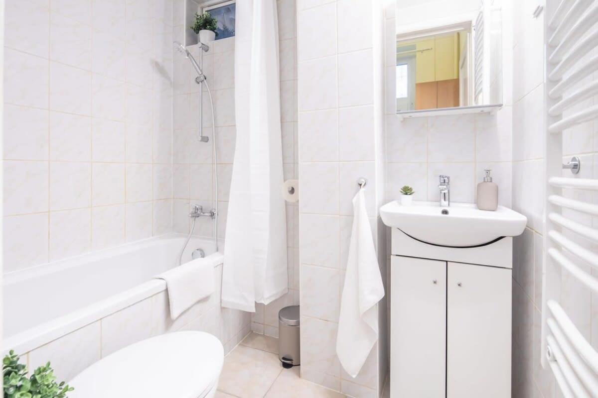 - New - Aircon - Comfy Apartment Budapest