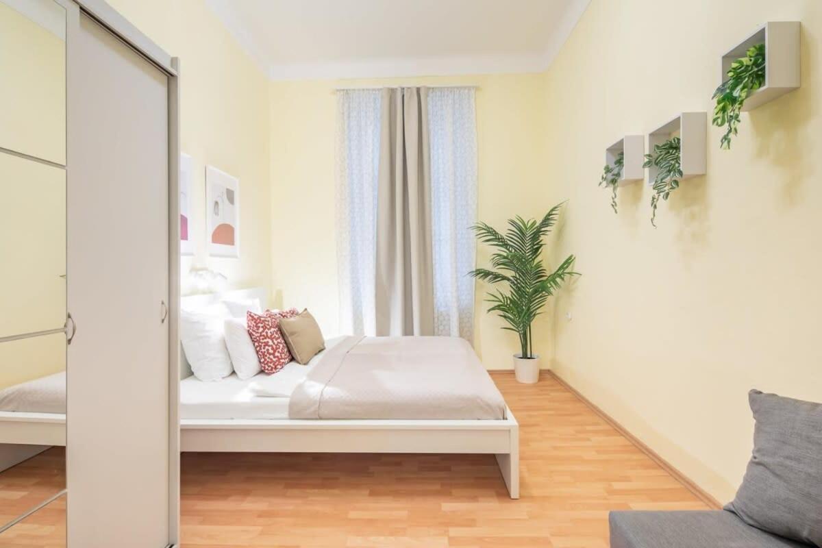 Apartment - New - Aircon - Comfy *